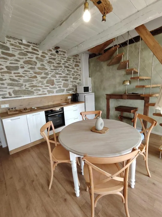 Hébergement de vacances Gite A La Tour De Peyrebrune Alrance France