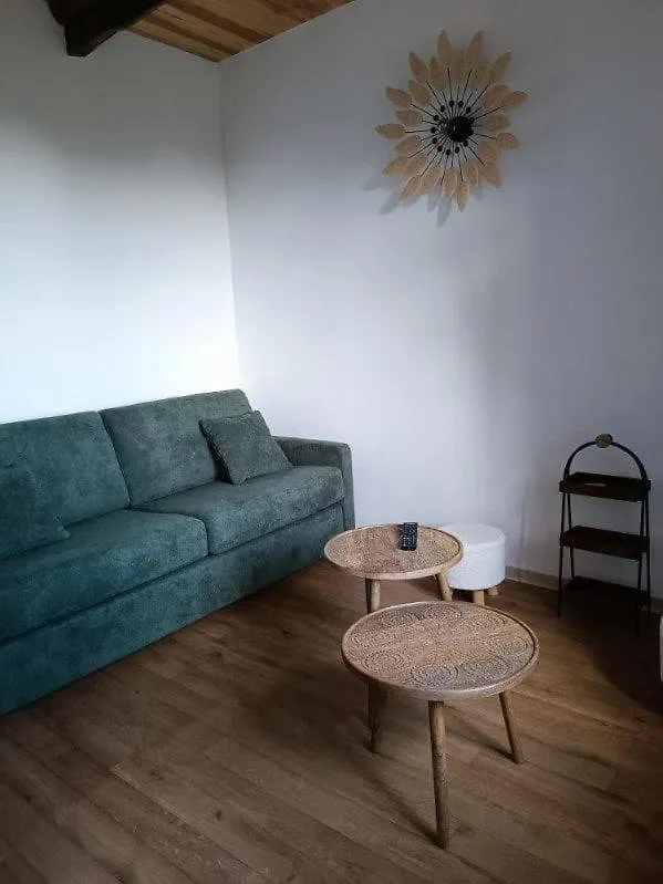 Gite A La Tour De Peyrebrune Alrance Hébergement de vacances